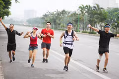 Marathon to raise funds for the poor in Hanoi 