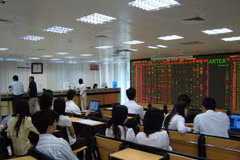 Shares advance on investor optimism