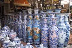 Artisan lifts Bat Trang pottery fly high