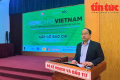 NIC Director Vu Quoc Huy speaks at the press briefing to announce the Vietnam Semiconductor Industry Exhibition 2024 (SEMIExpo Vietnam 2024). (Photo: VNA)
