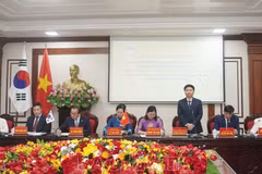 Chairman of the Ha Nam People's Committee Truong Quoc Huy speaks at the MoU signing ceremony. (Photo: baohanam.com.vn) 