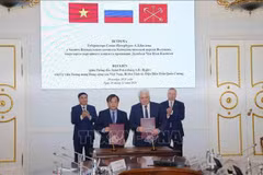 At the signing ceremony of cooperation agreements between Dien Bien and St. Petersburg. (Photo: VNA)