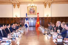 Vietnamese Prime Minister Pham Minh Chinh held talks with President of the Dominican Republic Luis Abinader Corona on November 20 morning (local time) as part of his official visit to the Caribbean country. (Photo: VNA)