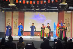 A Quan ho ( love duet) singing performance at the event. (Photo: baovanhoa.vn)