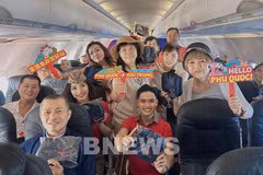 Passengers on Vietjet flight to Phu Quoc. (Photo: VNA)