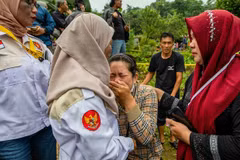 Indonesia: At least four killed in landslide