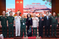 Dien Bien soldiers, youth volunteers meet in Hanoi