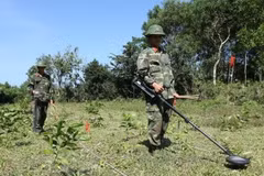 Quang Tri to clear 42 million sq.m. of land from cluster bombs in 2024