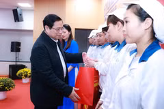 PM directs measures to improve citizens' lives during Tet holiday