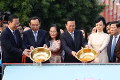 President joins OVs in traditional carp release ritual in HCM City