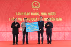 Officials pay pre-Tet visits to Bac Giang, Hung Yen, Yen Bai