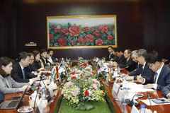 Vietnam helps Laos ensure information security