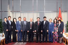 NA Chairman receives leaders of Chinese corporations
