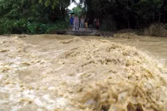 Floods cause severe damage, six deaths