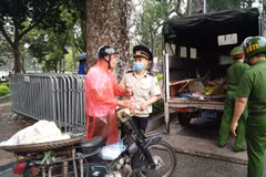 Hanoi fines people without face masks in public