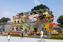 Hanoi trade village tourism festival greets 30,000 visitors