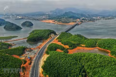 A view of Ha Long – Van Don Expressway. Capital from G-bonds plays an important role in infrastructure development (Photo: VNA)