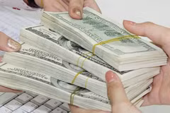 Vietnam remittances hit 3.7 billion USD in October