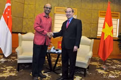 VFF leader greets Singaporean Deputy Prime Minister 