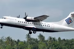 Indonesian airplane crashes into mountain 