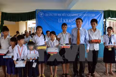 Long An supports the poor in Cambodia