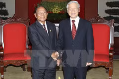  Vietnamese leaders congratulate Cambodia on National Day 