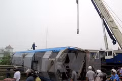 Road accidents fall but railway crashes rise in 2015