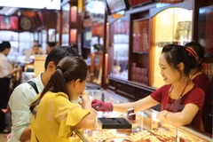 Gold prices decline in local market