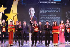 Hanoi honours 10 outstanding youths in 2017