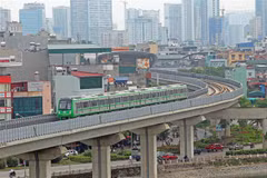 Cat Linh-Ha Dong elevated railway starts trial run