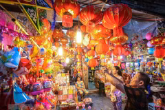 Lantern crafting village busy before Mid-Autumn Festival