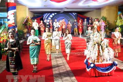 Over 500 Lao students welcome traditional New Year festival in Hue
