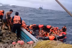 Thailand: 13 bodies found in Phuket boat accident