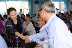 NA Chairwoman Nguyen Thi Kim Ngan meets Can Tho voters