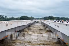 Dam breakage causes serious flooding in Myanmar