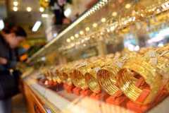 Gold prices rise significantly before Tet