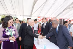 Party leader asks VNUA to become leading agricultural research university