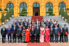 President asks new ambassadors to promote economic diplomacy