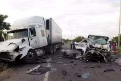 Quang Nam: Serious traffic accident kills 13, injures 4 