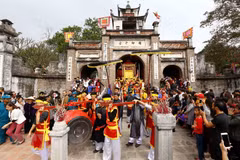 Exhibition re-enacts Vietnam’s culture in Co Loa Citadel relic site
