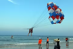 Vacationers choose beaches for holiday weekend