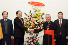 Front leader pays pre-Christmas visit to religious dignitaries