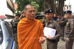 Thailand raids temples to clean up Buddhism 