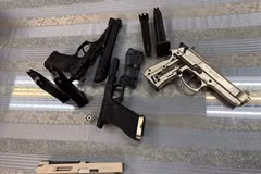 Plane passenger arrested for carrying firearms illegally 