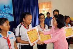 Vu A Dinh Scholarship Fund inspires poor students’ dreams