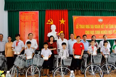 Fatherland Front aids disadvantaged residents in Hau Giang