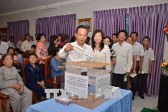 Vietnamese in Cambodia support Truong Sa soldiers, residents