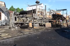 Binh Phuoc: six dead, 15 houses burned after oil truck catches fire 