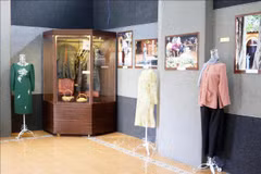 Mekong Delta ethnic costumes, jewelries on display 
