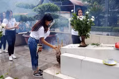 VN Summer Camp: Young expats learn history in Dong Loc T-junction
